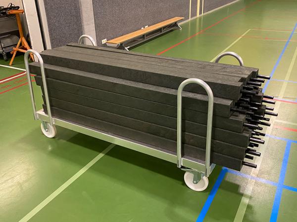 Feld und Hallen-Hockeybande aus recyceltem Kunststoff auf Transportwagen