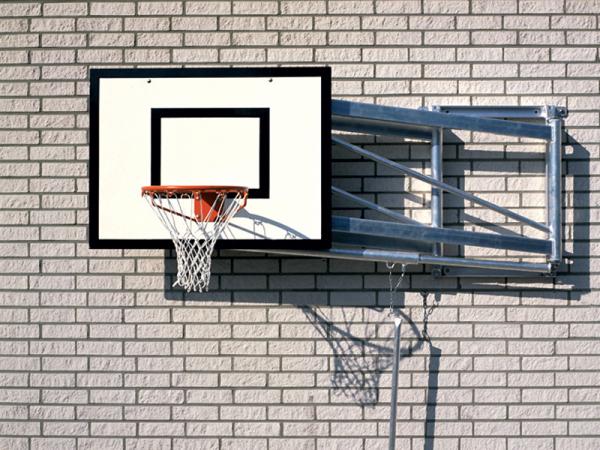 Basketballgestelle für Wand- und Zaunmontage, einschwenkbar