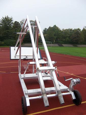 Fahrbarer Hub- und Transportwagen für Basketball 1-Mast und 2-Mast Anlagen