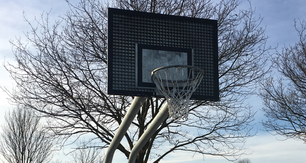 Basketballständer gebogen