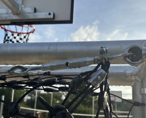Bolzplatztore, Basketballständer, Volleyballpfosten und Ballfang