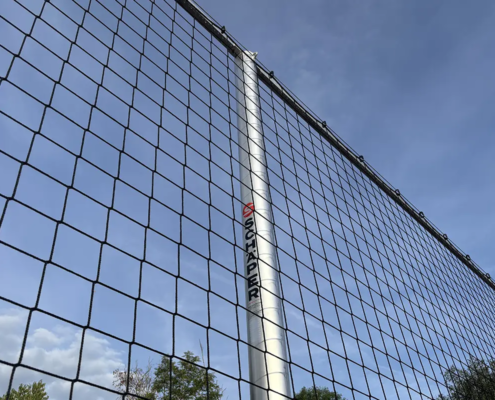 Bolzplatztore, Basketballständer, Volleyballpfosten und Ballfang