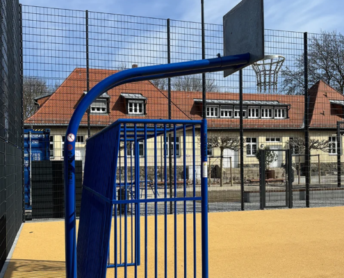 Schäper Bolzpplatztor und Basketballständer "unbreakable" blau Schäper Bolzpplatztor und Basketballständer "unbreakable" blau