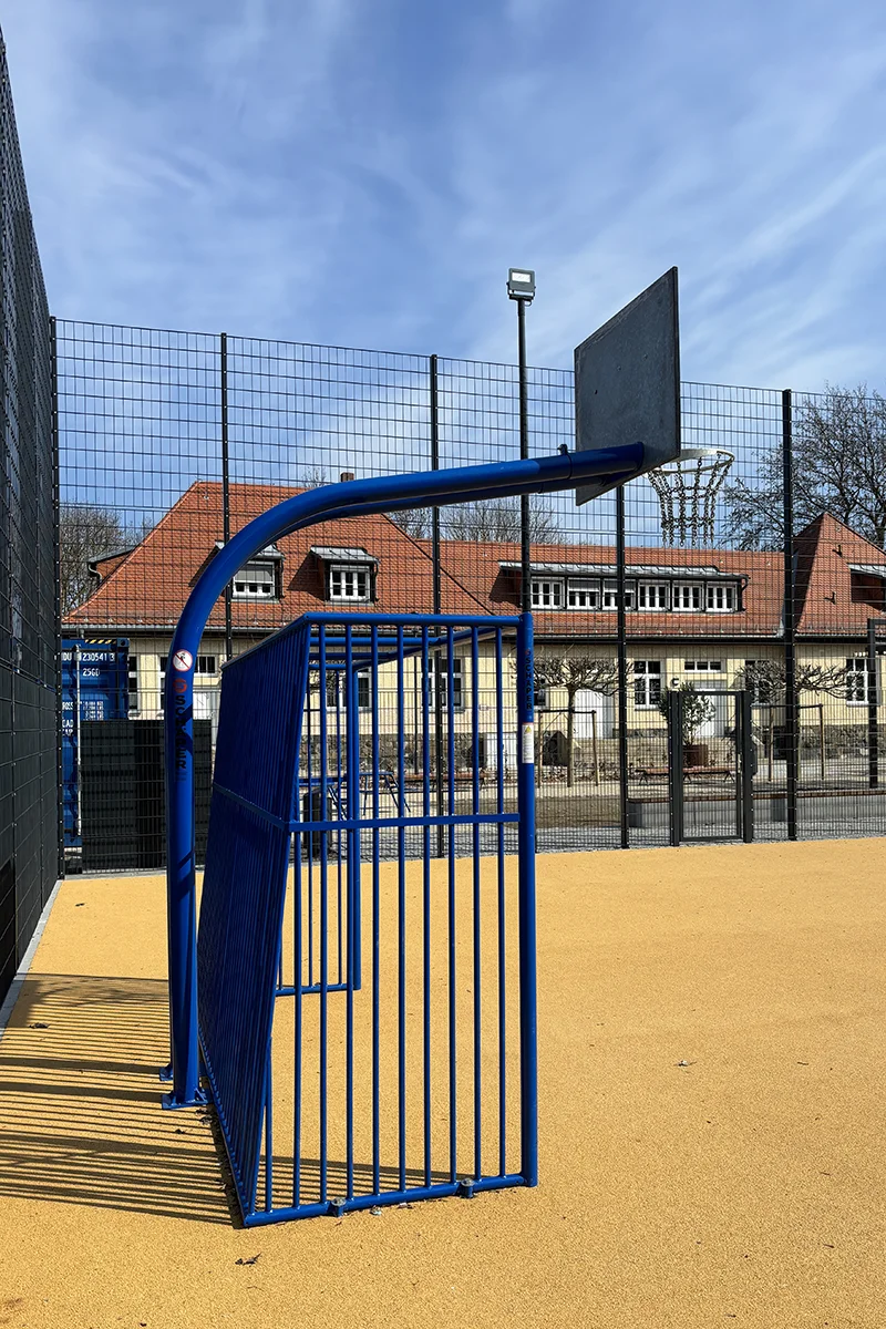 Schäper Bolzpplatztor und Basketballständer "unbreakable" blau