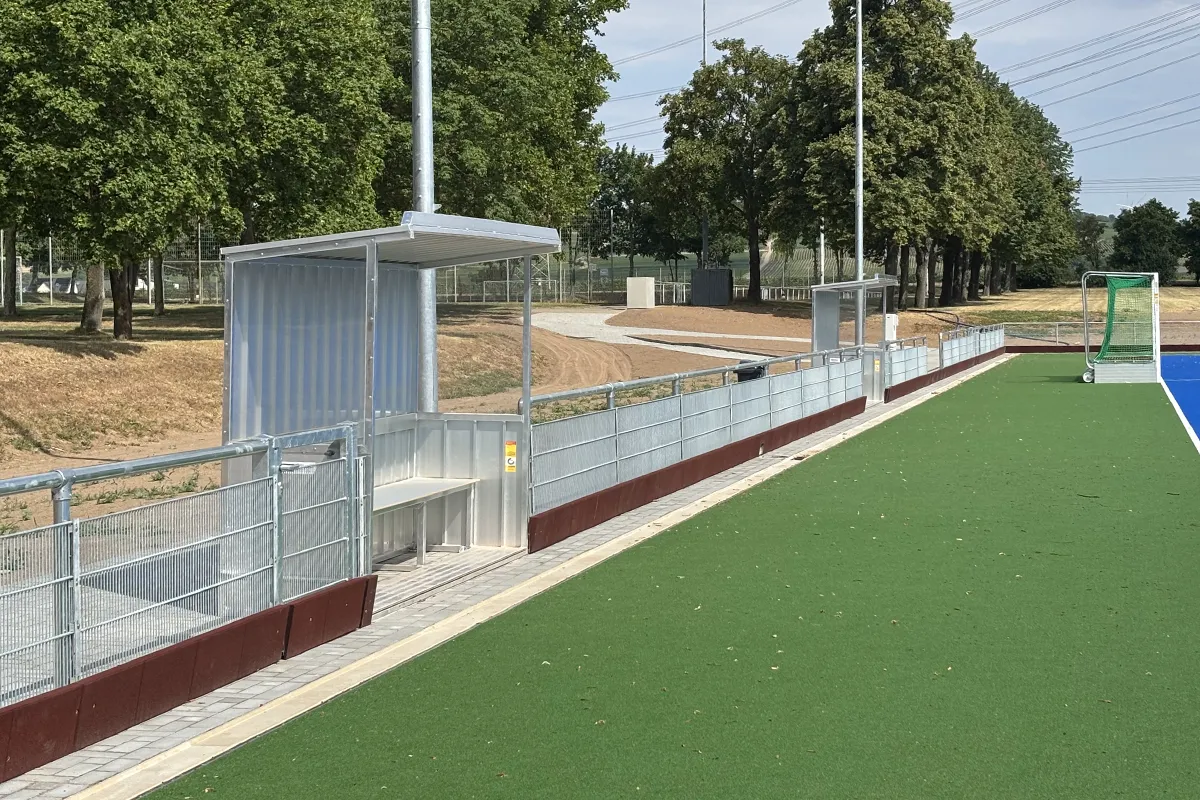 Spielerkabine / Betreuerkabine, gerade Dachform