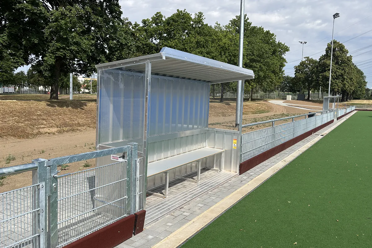 Spielerkabine / Betreuerkabine, gerade Dachform Spielerkabine / Betreuerkabine, gerade Dachform