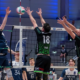 Volleyball-Wettkampfpfosten 10001452 + Poster und ein Schiedsrichterpodest